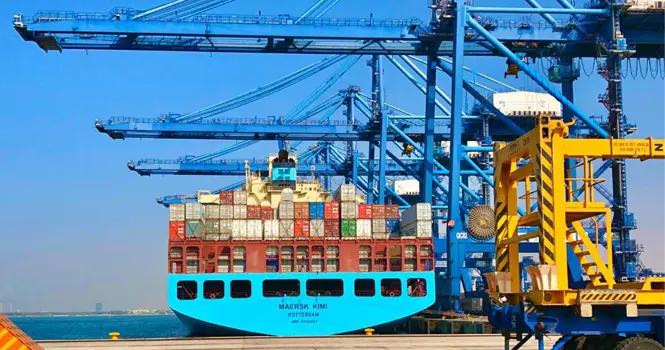 انخفاض واردات السعودية السلعية بشكل طفيف إلى 77.4 مليار ريال في نوفمبر 2025