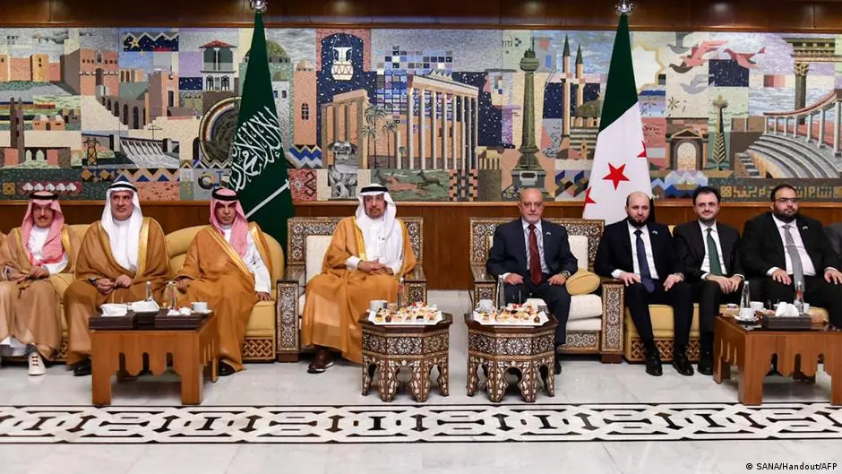 أخبار اليوم: سوريا والسعودية توقعان "عقوداً استراتيجية"