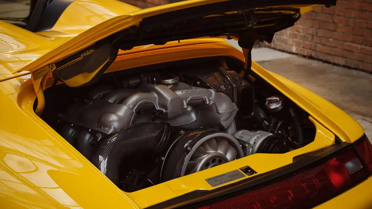 بورش تخطط لإبقاء محركات الاحتراق الداخلي بجانب السيارات الكهربائية