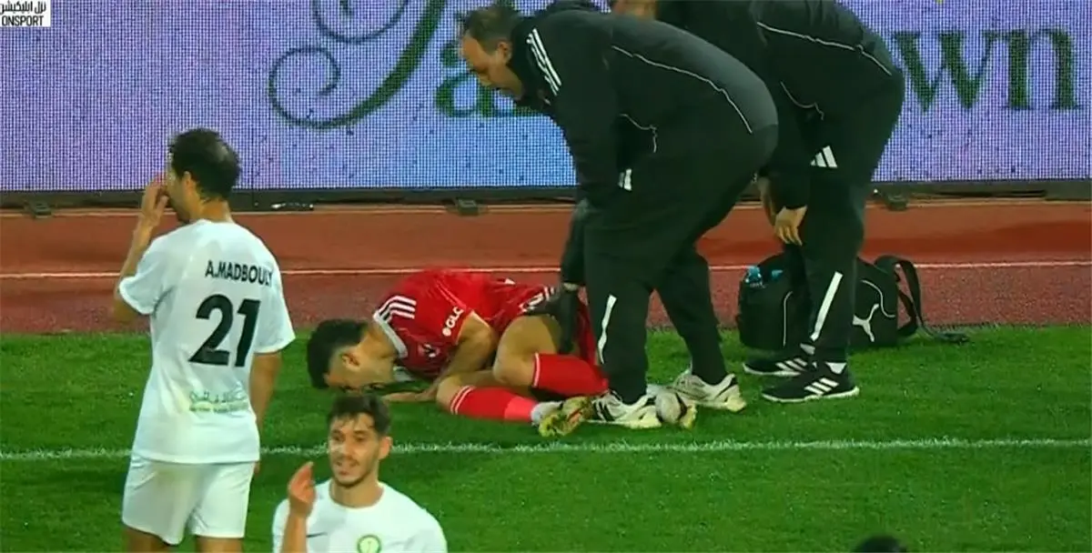 زيزو يغادر مباراة الأهلي والبنك الأهلي مصابًا