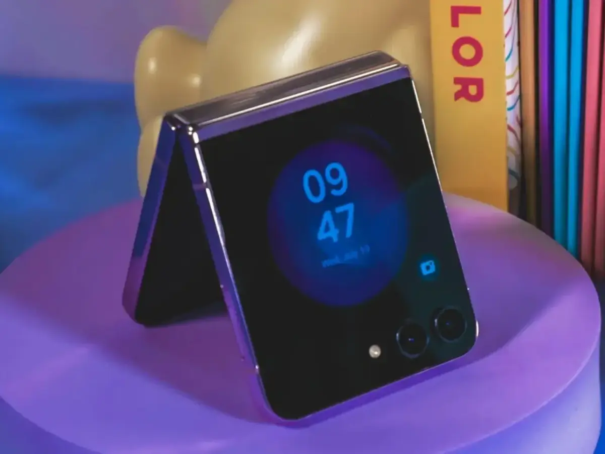 سامسونج تدرس إطلاق هاتف Flip بتصميم مربع استجابة لتوجهات آبل - عالم التقنية