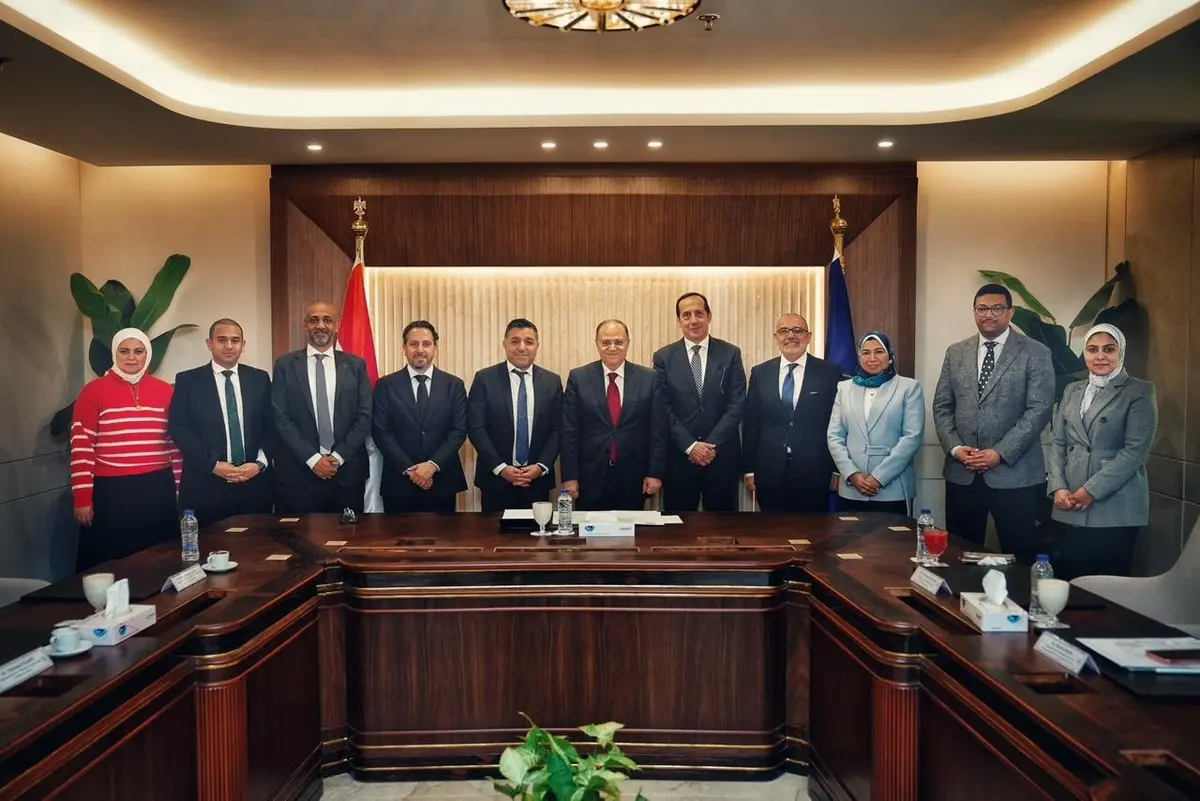 رئيس هيئة الدواء يبحث مع شركة أبوت خطط توطين الصناعة الدوائية في مصر