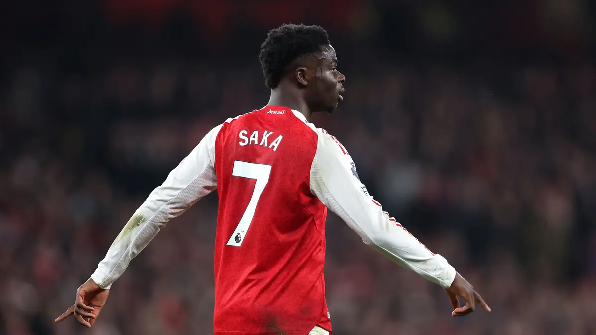 ضربة موجعة لآرسنال.. تحديد مدة غياب ساكا