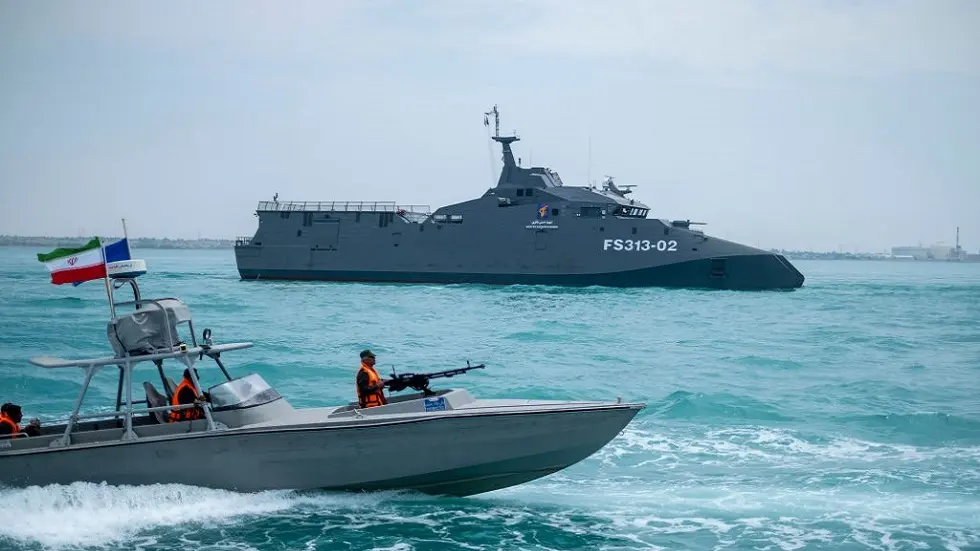 زوارق حربية إيرانية تحاول إيقاف ناقلة نفط ترفع العلم الأمريكي