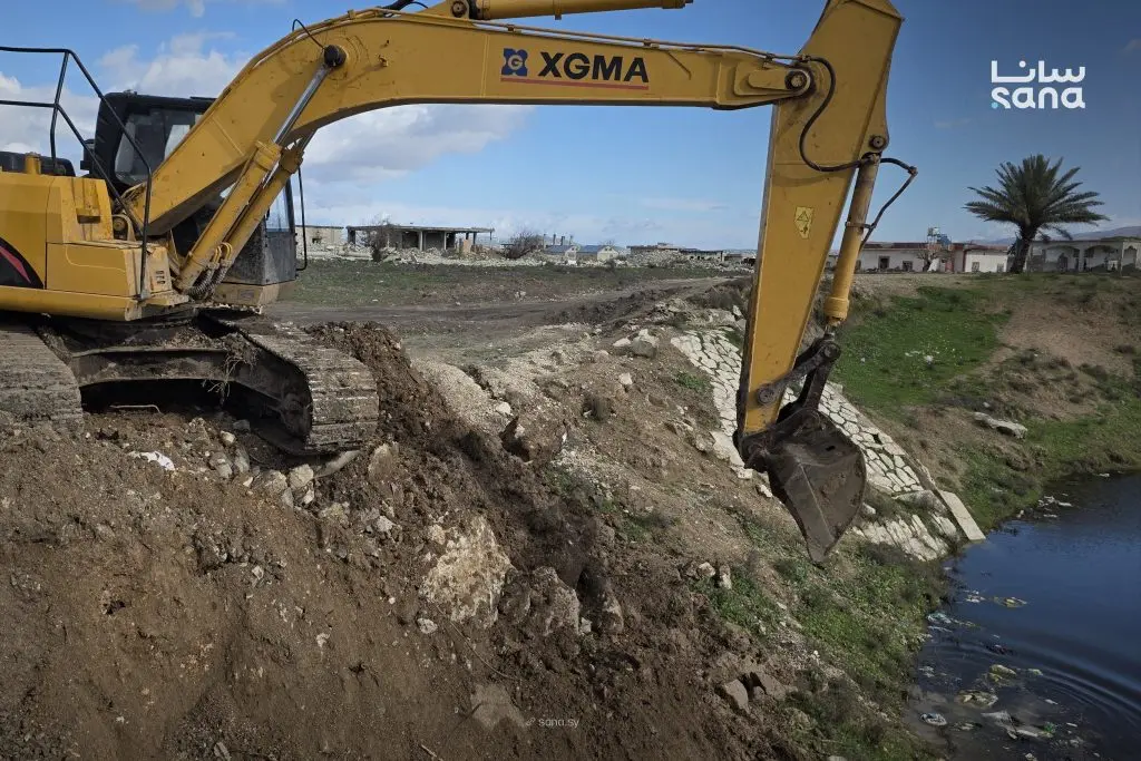 أعمال خدمية في الغاب بحماة لتحسين تصريف المياه والحد من أضرار الفيضانات