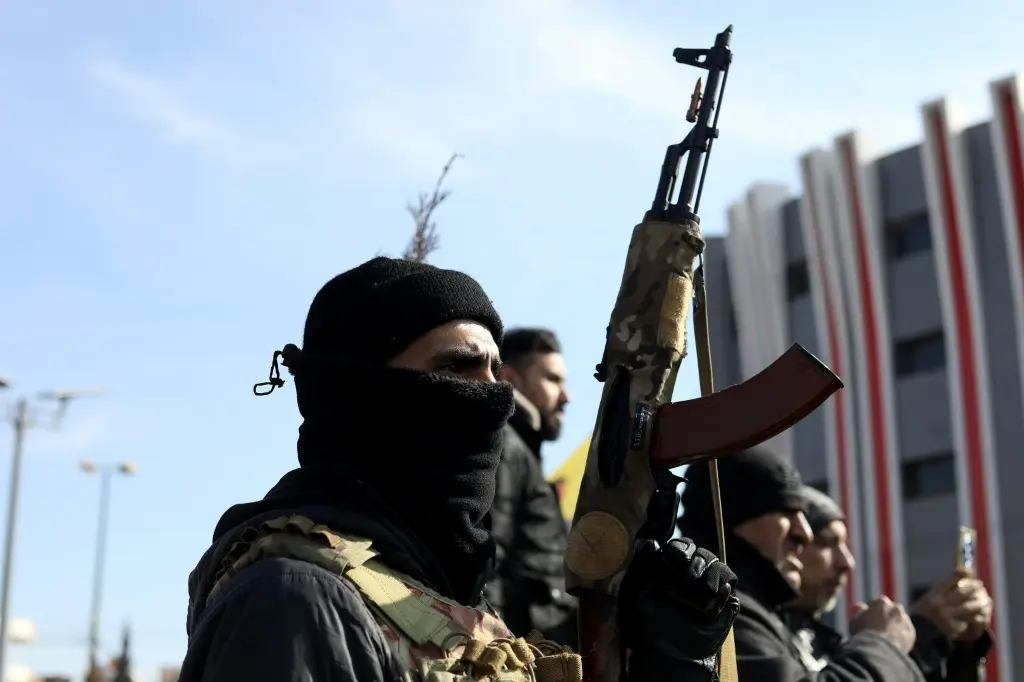 القوات الكردية تفرض حظرا للتجوال في القامشلي قبل دخول قوات الأمن السورية