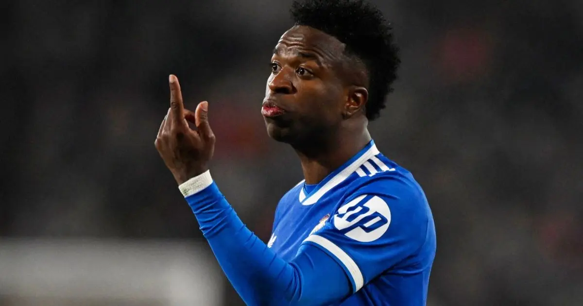 الشرطة تحدد هوية المتهم بـ"رمي قشرة موز" على فينيسيوس جونيور