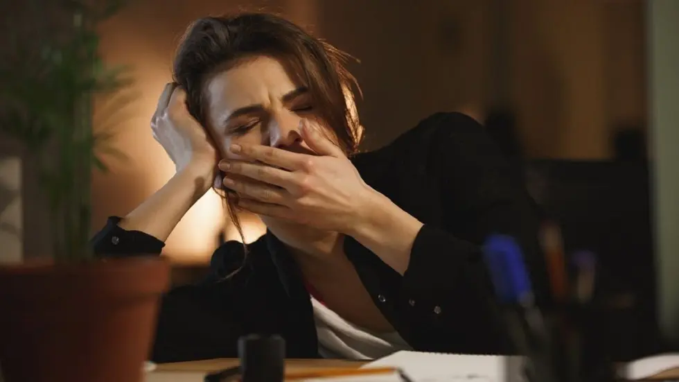 علماء يكشفون الدور العصبي الغامض للتثاؤب