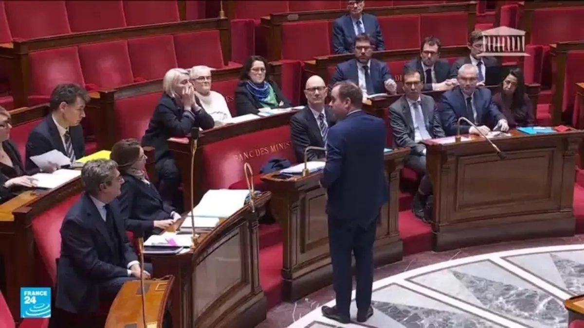 فرنسا: الموافقة النهائية على ميزانية عام 2026 والحكومة تتجاوز عقبة حجب الثقة