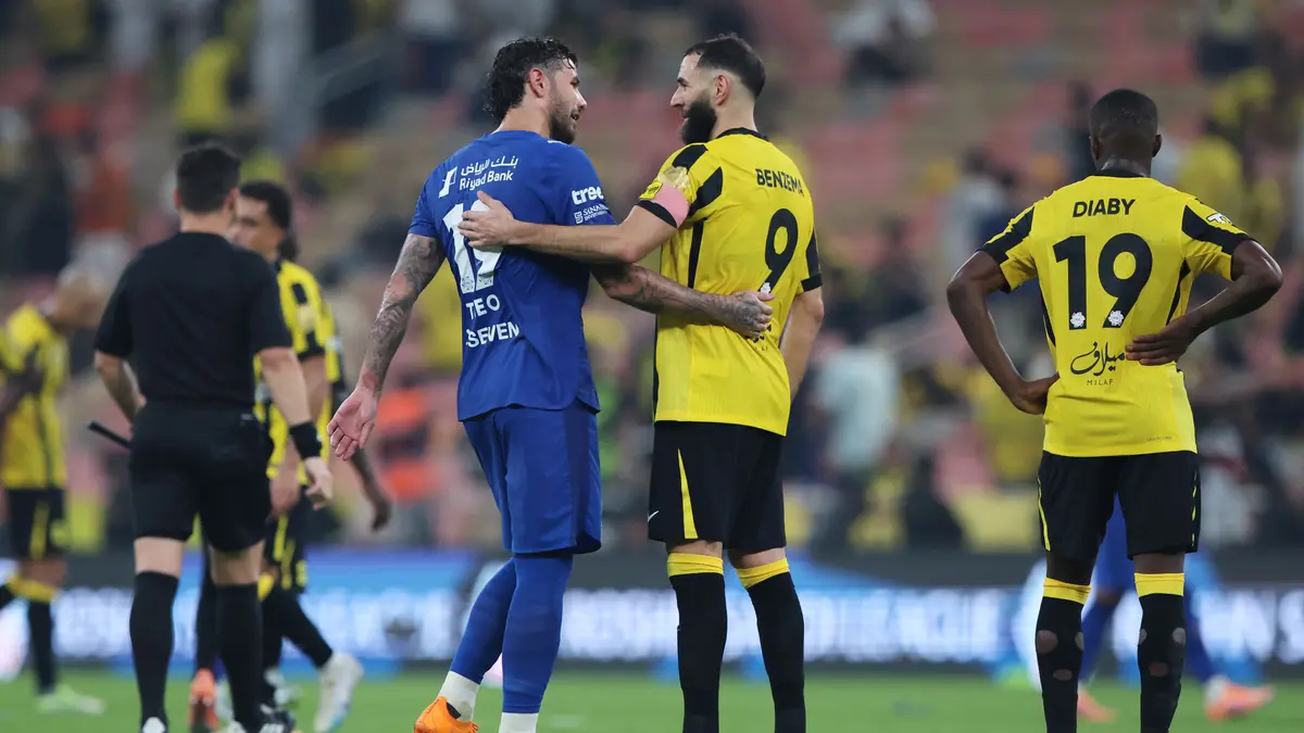 بالصور.. بنزيما يظهر لأول مرة في تدريبات الهلال