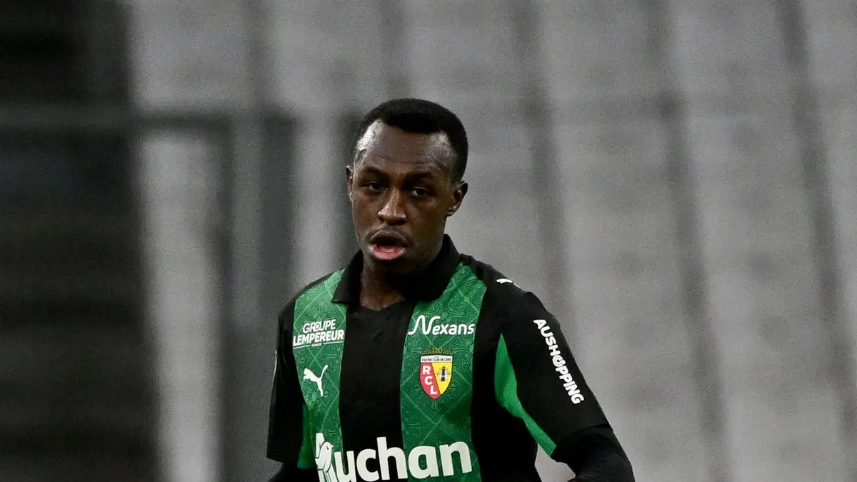 جلسة قلبت الأمور.. لماذا فشل انتقال سعود عبدالحميد إلى الهلال؟