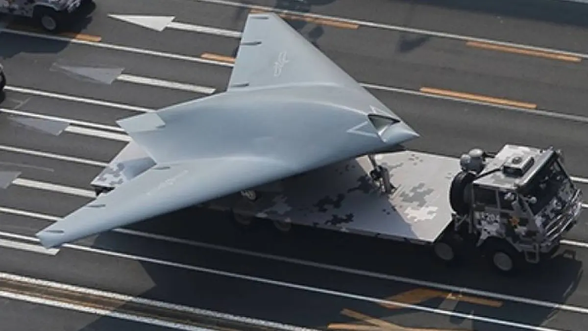 لأول مرة.. البحرية الصينية تختبر دمج طائرة مسيرة شبحية على متن الحاملة "سيتشوان"