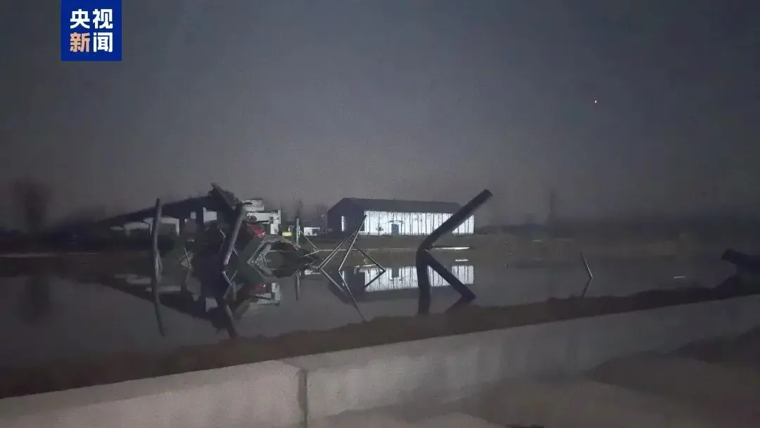 مقتل 5 أشخاص إثر انهيار مروع لجسر صيني (فيديو)