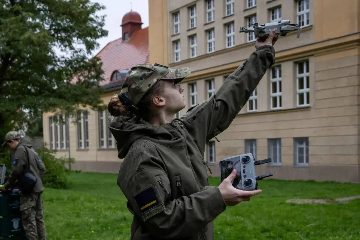 سقوط مسيّرة صغيرة داخل قاعدة للجيش البولندي