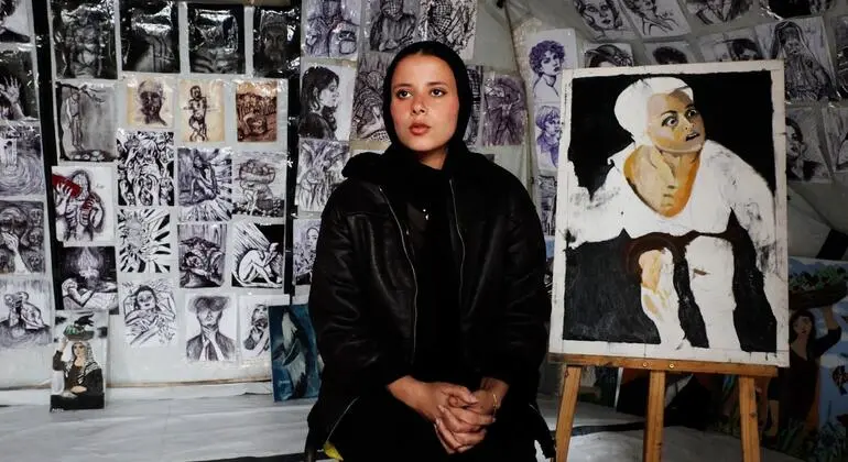 فنانون فلسطينيون يحولون آلام الحرب في غزة إلى لوحات فنية