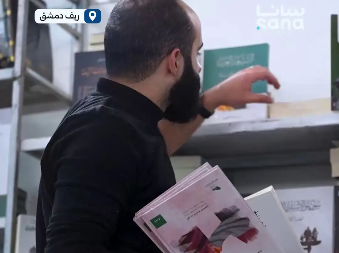 مشاهد من التجهيزات في مدينة المعارض استعداداً لافتتاح معرض الكتاب الدولي