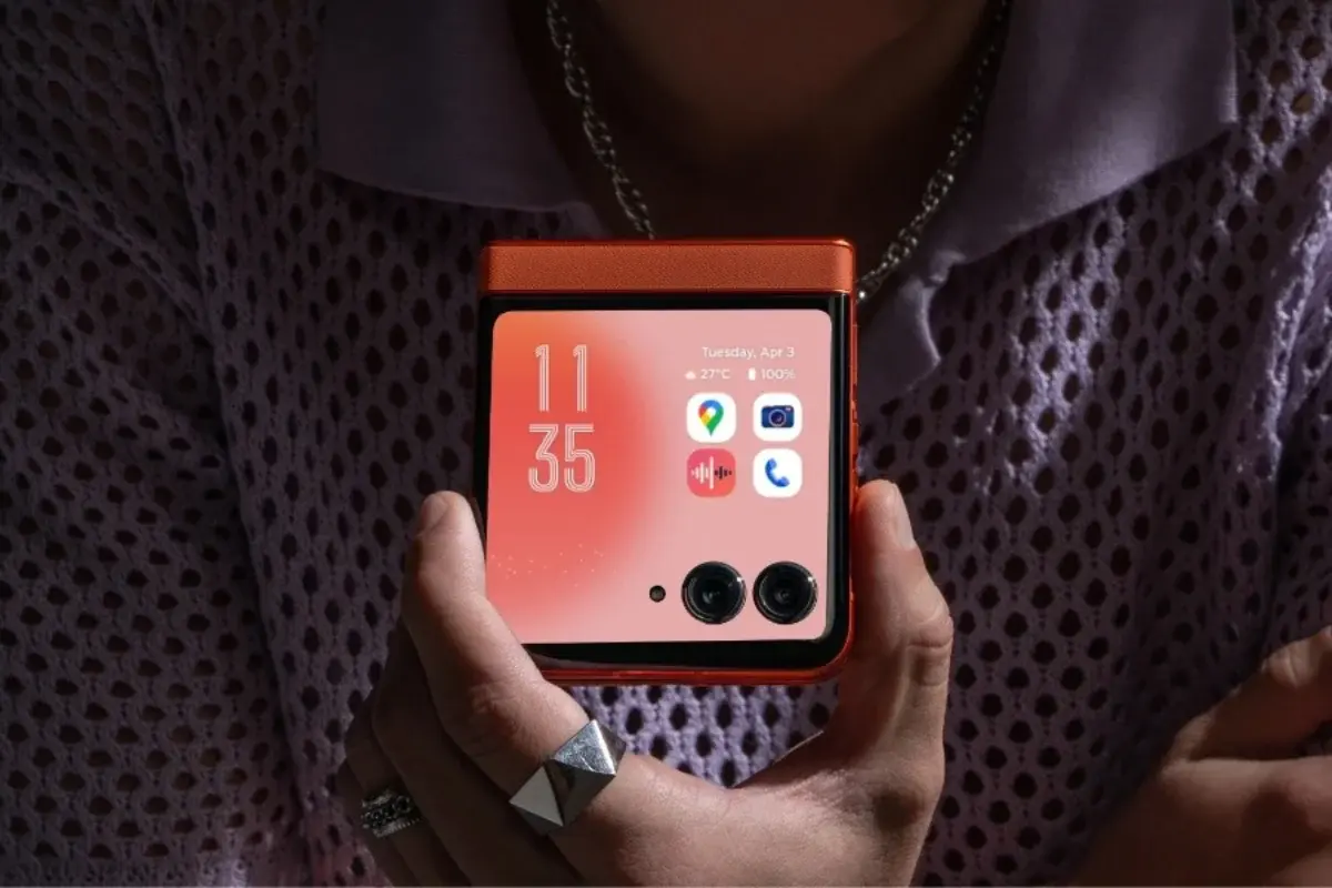 تحديث Android 16 يصل إلى هاتف Motorola Razr 2024 بشكل رسمي