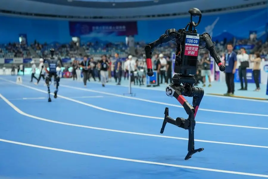 الصين تبتكر روبوتاً شبيهاً بالبشر يمكنه الجري بسرعة 10 أمتار في الثانية