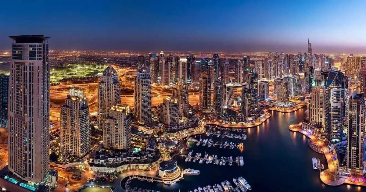 القطاع الخاص غير النفطي في الإمارات يشهد أسرع نمو منذ عامين