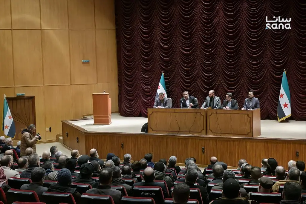 اجتماع خدمي مع لجان الأحياء والمخاتير بحماة لمناقشة واقع الكهرباء والمياه