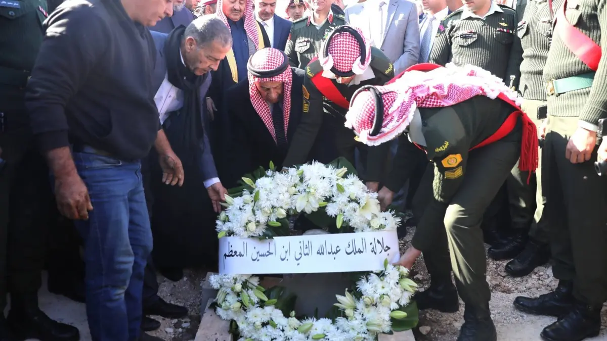 مندوبا عن الملك وولي العهد.. العيسوي يشارك في تشييع جثمان رئيس الوزراء الأسبق أحمد عبيدات