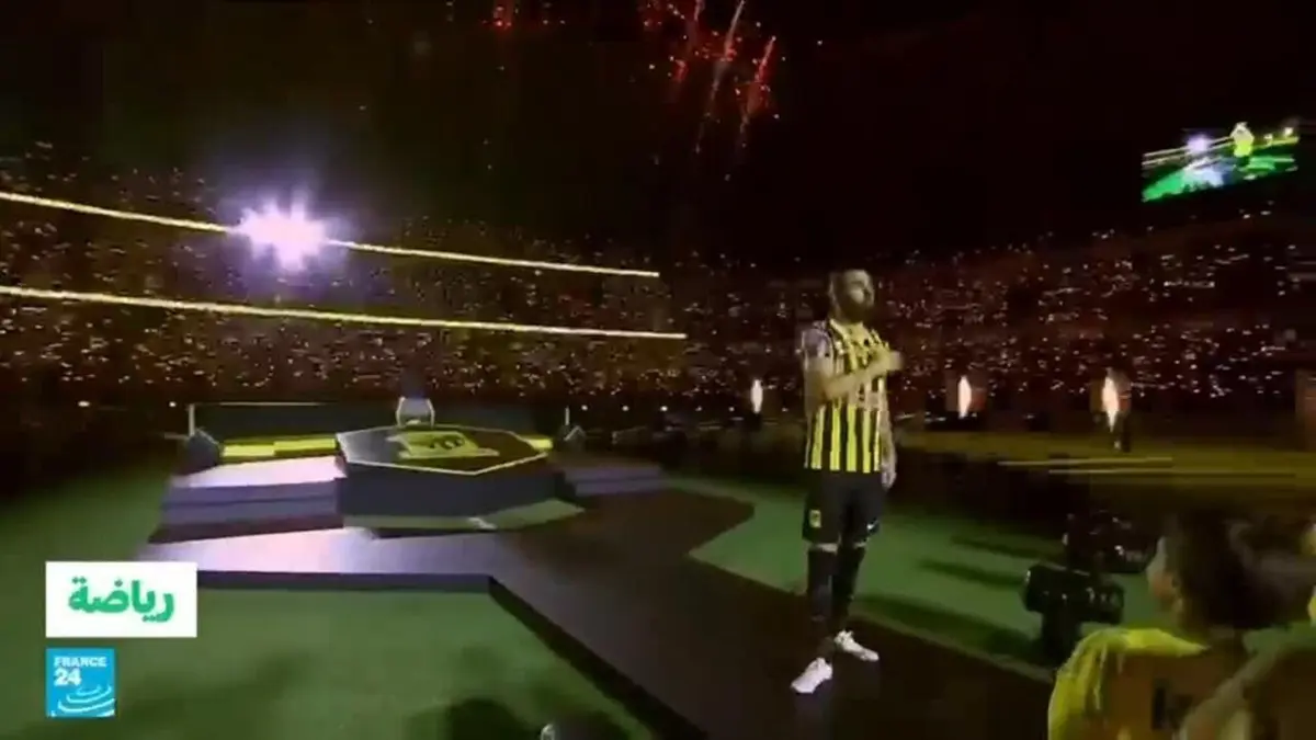 نادي الهلال السعودي يقدم لاعبه الجديد كريم بنزيمة