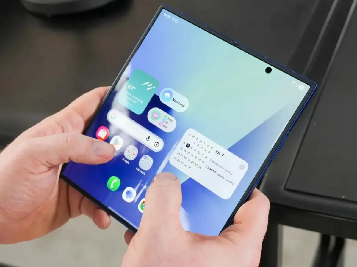 سامسونج تراهن على Z Fold 8 وتخفّض من اهتمامها بـ Flip 8 في 2026 - عالم التقنية