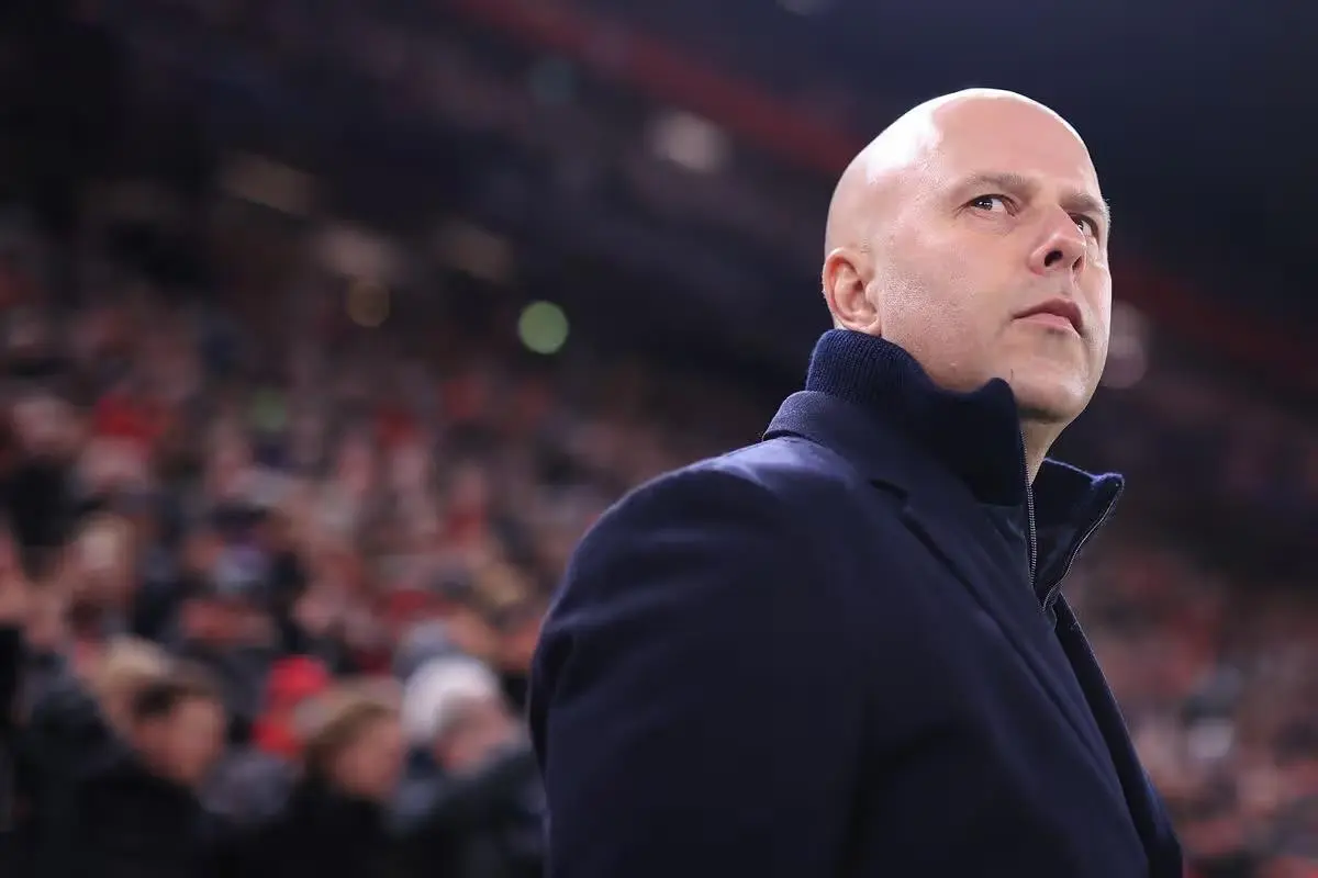 ليفربول يحسم قراره بشأن مستقبل سلوت