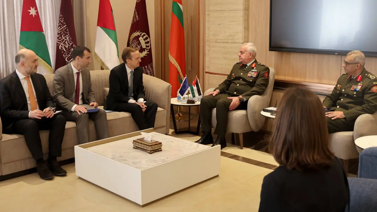 رئيس هيئة الأركان المشتركة يستقبل نائب أمين عام جهاز الخدمات الخارجية للاتحاد الأوروبي