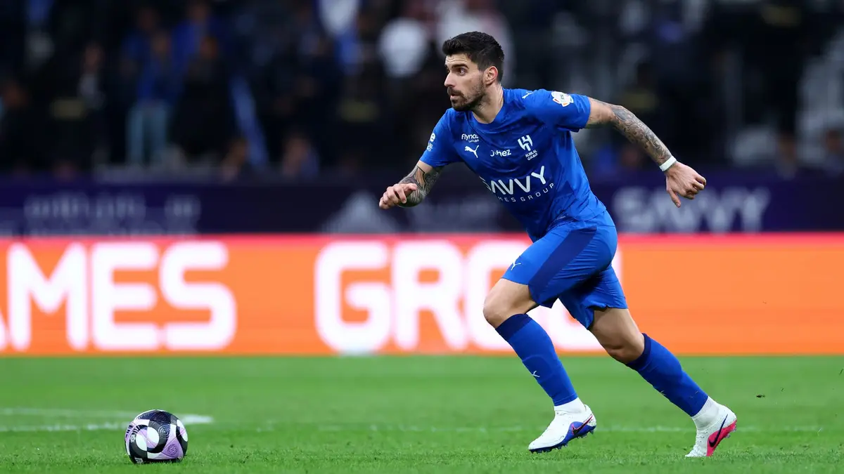 استمرار نيفيز مع الهلال.. إليك مدة العقد الجديد بينهما