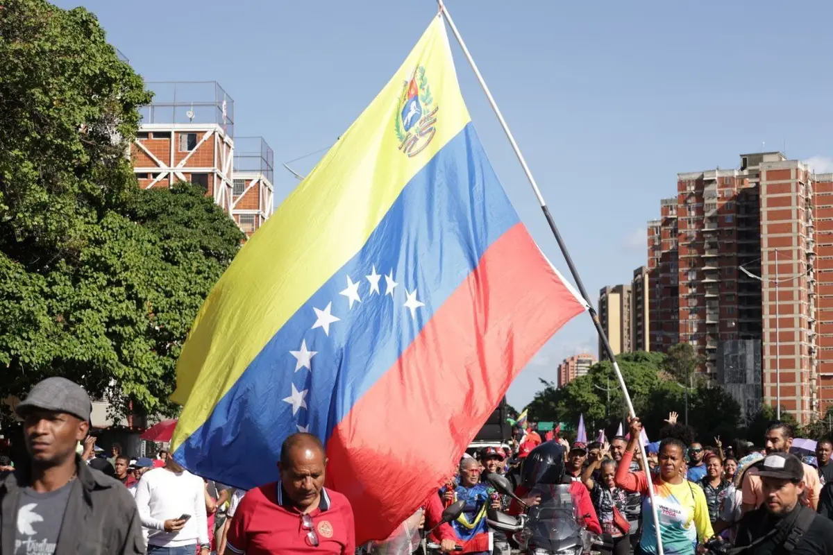 "الشعب يطالب بتحرير الرئيس".. تظاهرات حاشدة في كاراكاس تنديدا باحتجاز واشنطن لمادورو (فيديوهات)