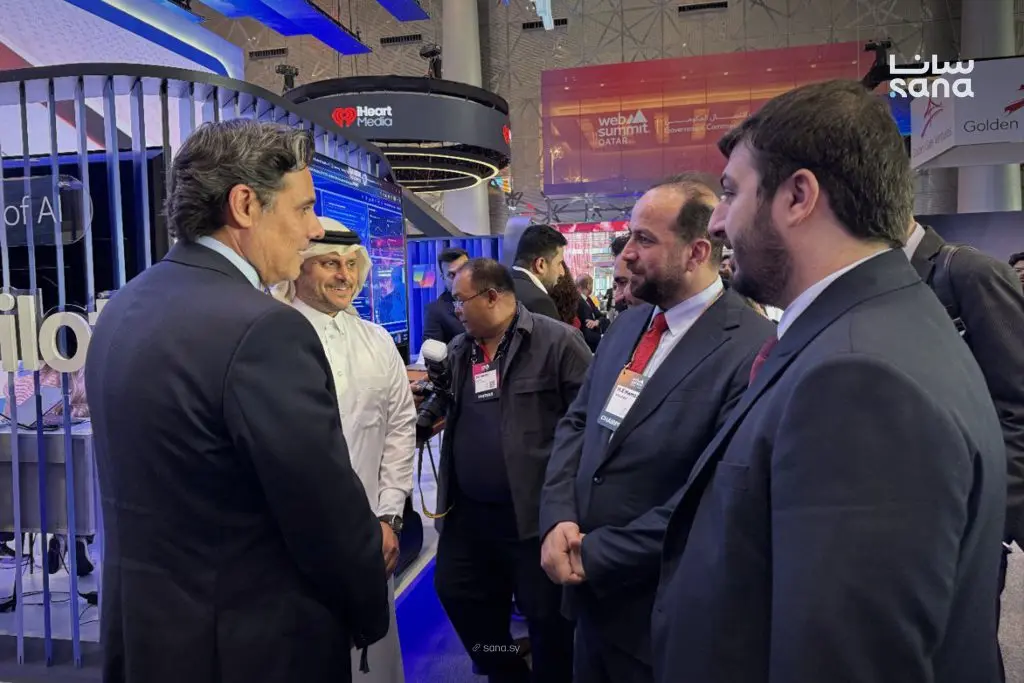 وفد وزارة الإعلام السورية يشارك في جلسة حوارية ضمن قمة الويب قطر 2026