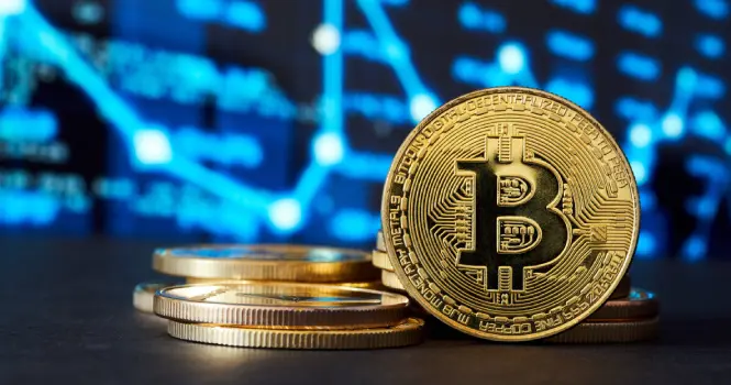 بيتكوين تنخفض لأدنى مستوياتها منذ 2024