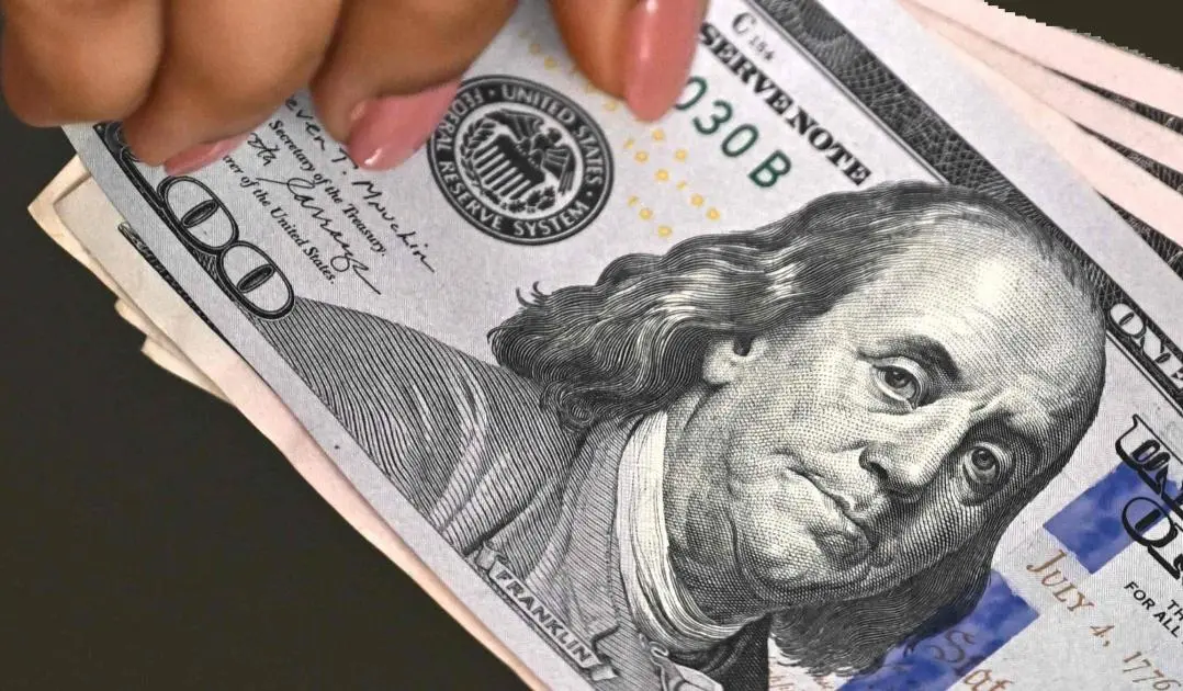 الدولار مستقر.. والحذر يسيطر على أسواق العملات