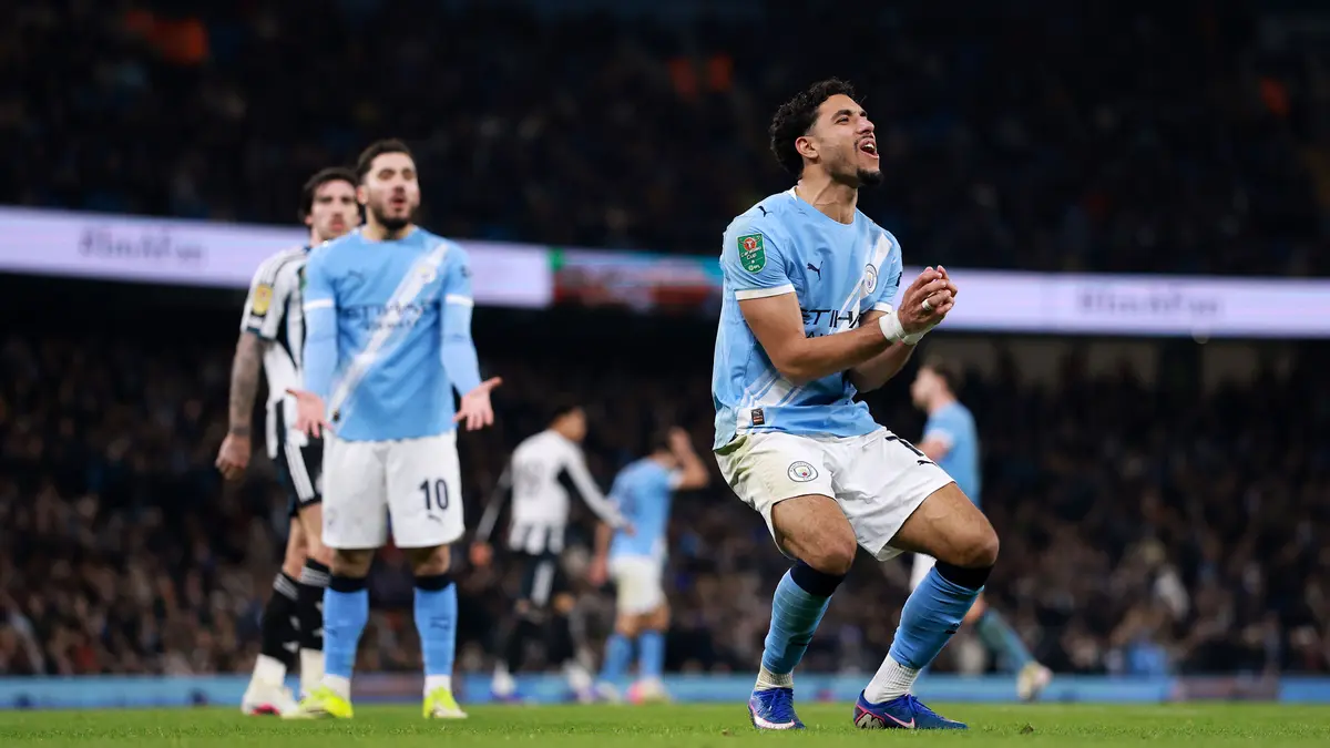 مرموش يُهين نيوكاسل.. ويقود السيتي لصدام ناري في نهائي "كاراباو"