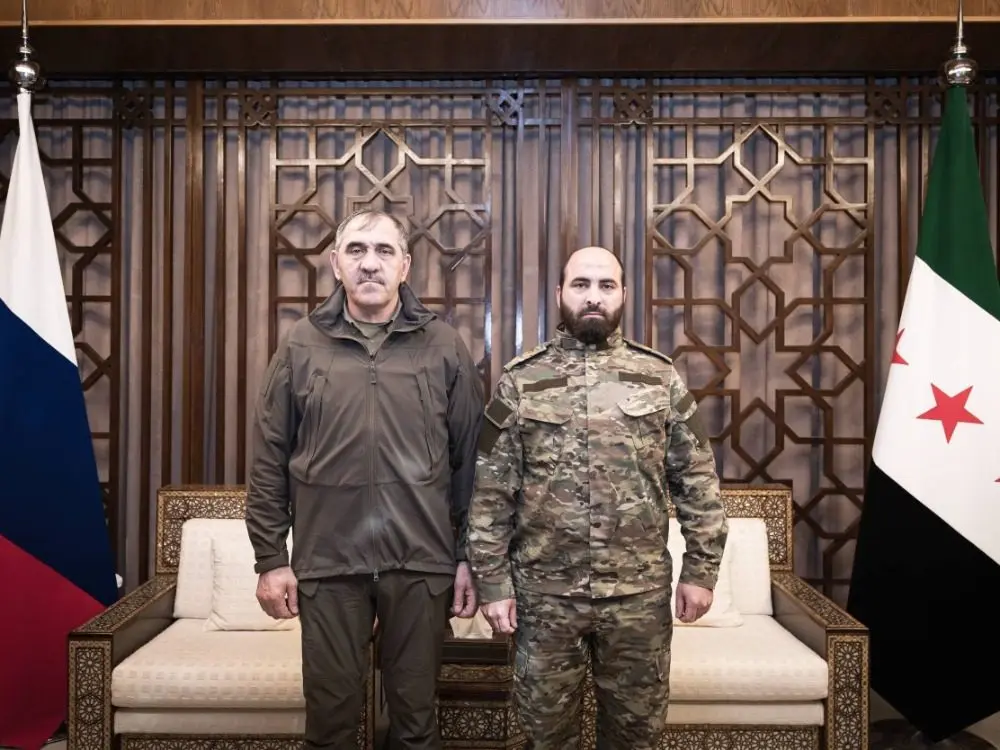 رئيس الأركان السوري يستقبل وفدًا عسكريًا روسيًا رفيع المستوى