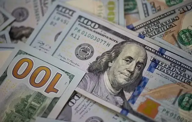 الدولار يستقر مع انتهاء «الإغلاق الجزئي»