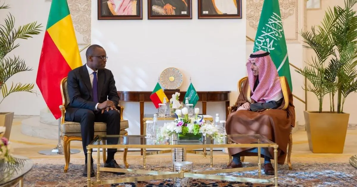 وزير الخارجية السعودي يبحث مع نظيره البنيني تعزيز التعاون