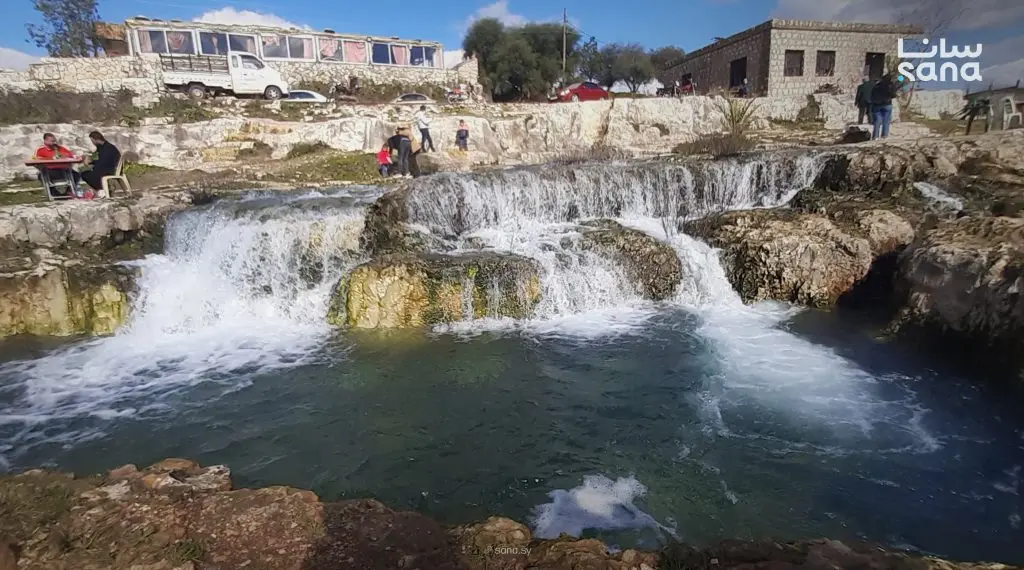 نبع الغمقة في صافيتا يعود للتدفق بعد الأمطار الغزيرة وينشّط السياحة والزراعة