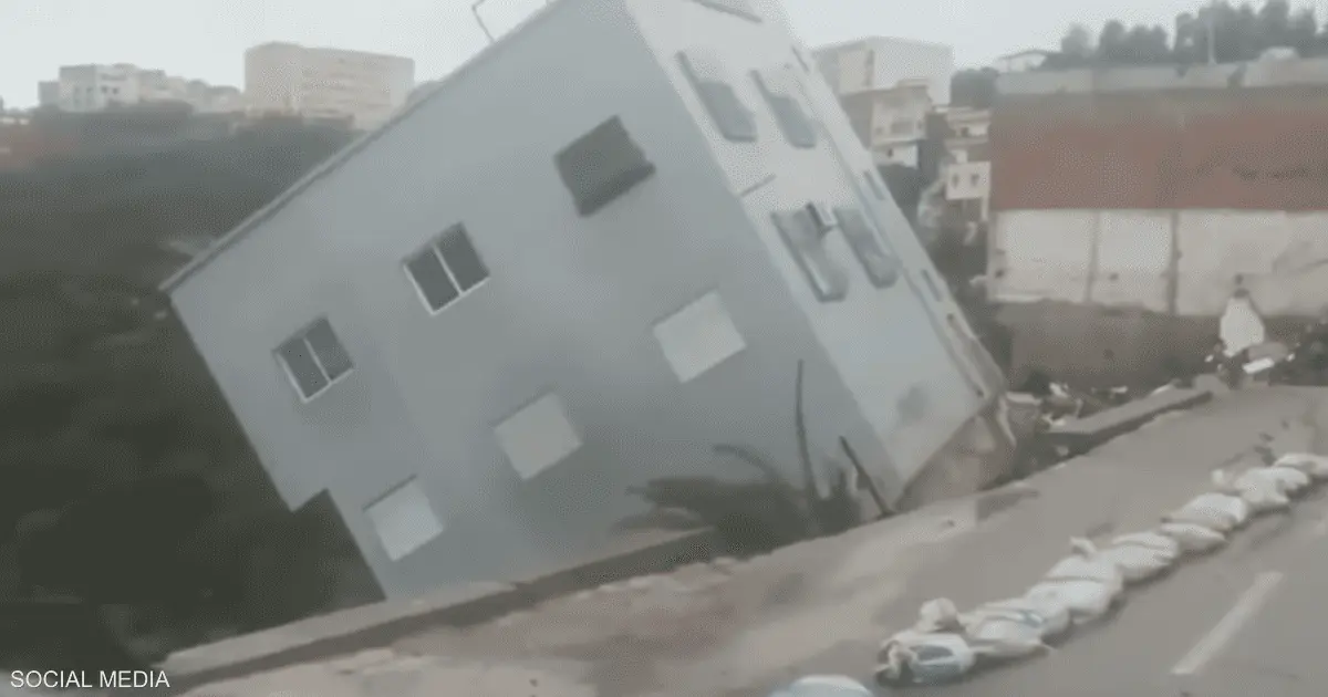 فيديو صادم.. أمطار غزيرة تتسبب في انهيار منزل في المغرب