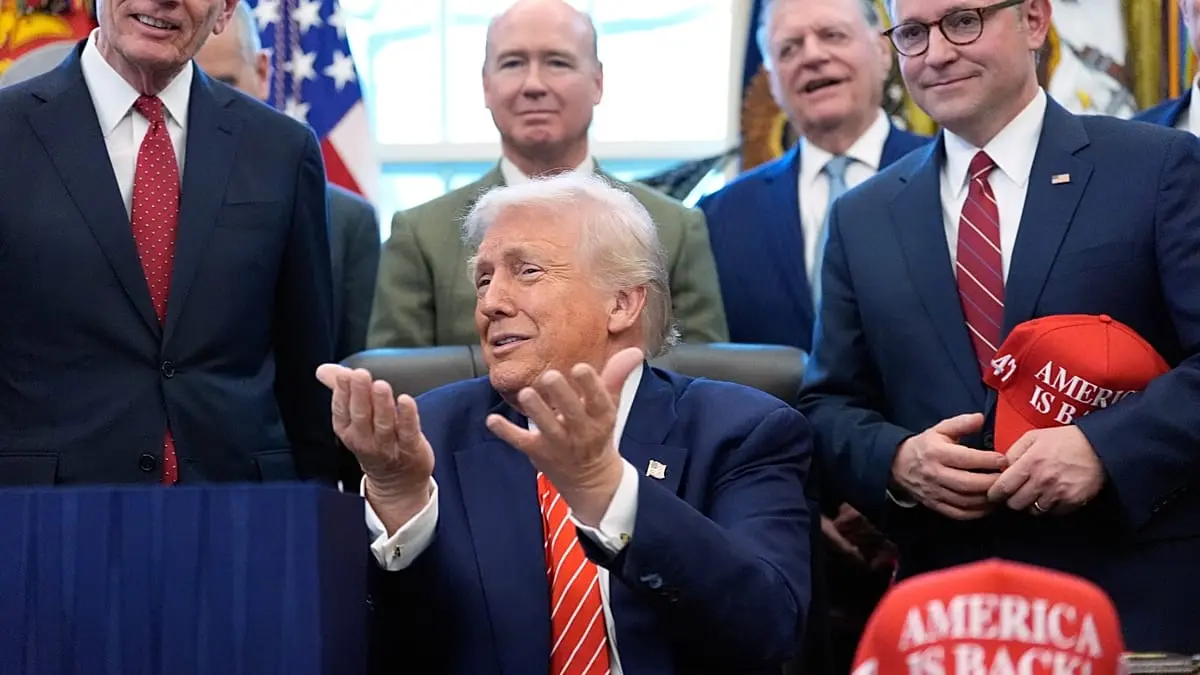 المفاوضات بين طهران وواشنطن على حافة الانهيار.. ترامب يهدد خامنئي: يجب أن تشعر بالقلق
