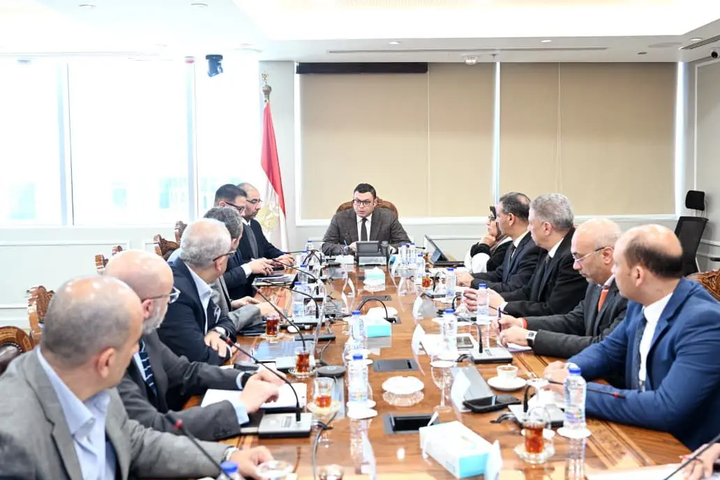 وزير الإسكان يعقد اجتماعاً مع مسؤولي «سيتي إيدج» - أموال الغد