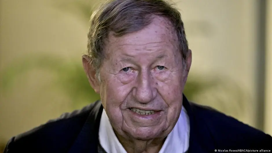 "خُلقن للإنجاب".. تصريحات مدرب فرنسي عن النساء تثير الجدل