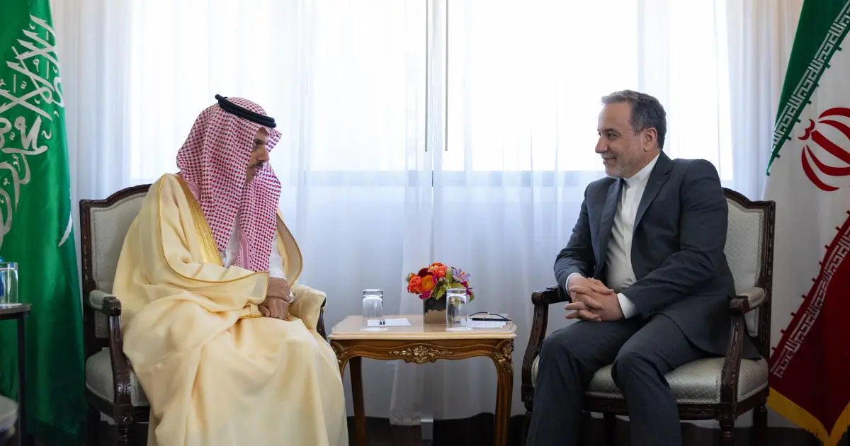 بن فرحان وعراقجي يؤكدان أهمية حل الخلافات عبر الحوار