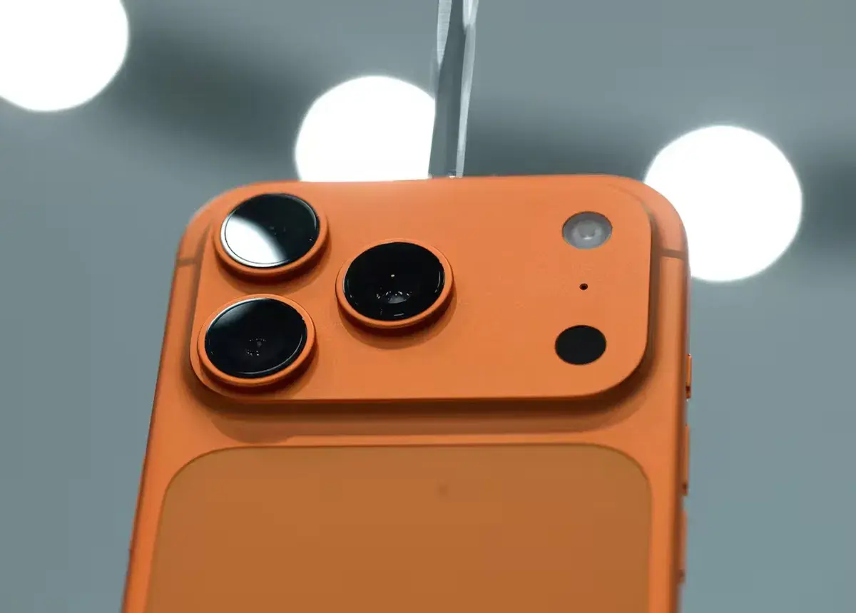 آيفون 17 برو ماكس يتصدر قائمة الهواتف الذكية بأفضل عمر بطارية