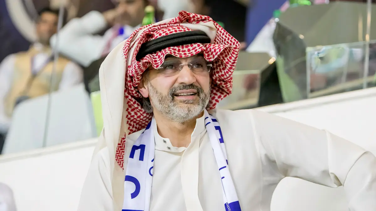 خياران أمام الأمير الوليد بن طلال للاستحواذ على الهلال !