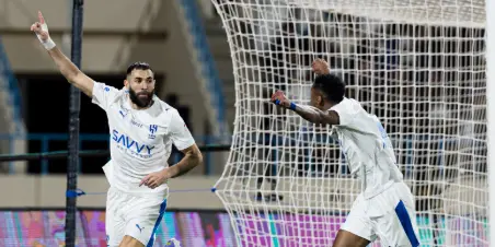 هاتريك تاريخي : بنزيما يدوّن أول مشاركة بثلاثية رائعة