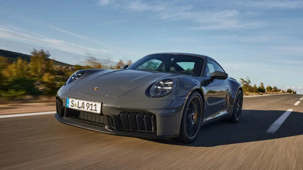 «بورشه» تدرس إلغاء خطط السيارة الكهربائية «718» لهذه الأسباب