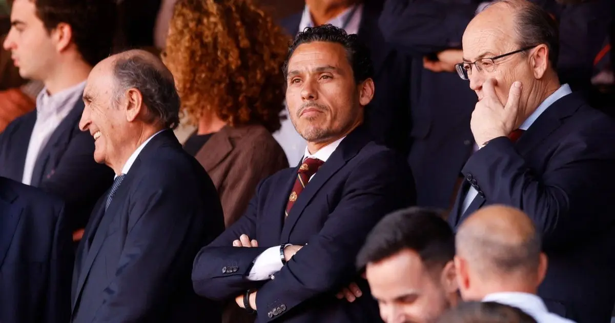 بشكوى من والده.. رئيس نادي إشبيلية يمثل أمام القضاء