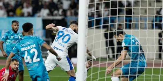 ليلة زرقاء تاريخية : الهلال يدك شباك الأخدود 6–0 وبنزيما يتألّق